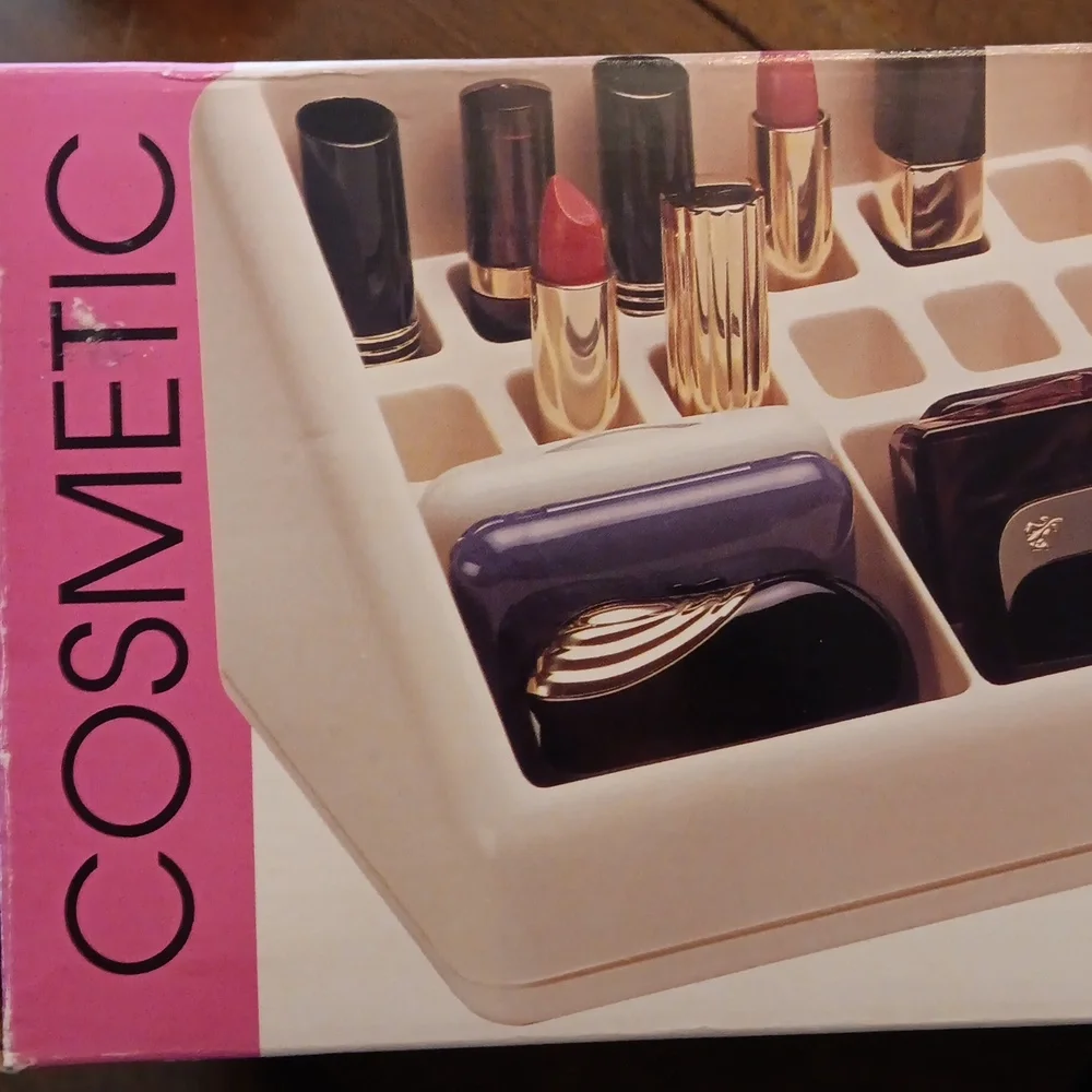 Burtch Reina Alexis Barone Cosmetic Organizer - Cream